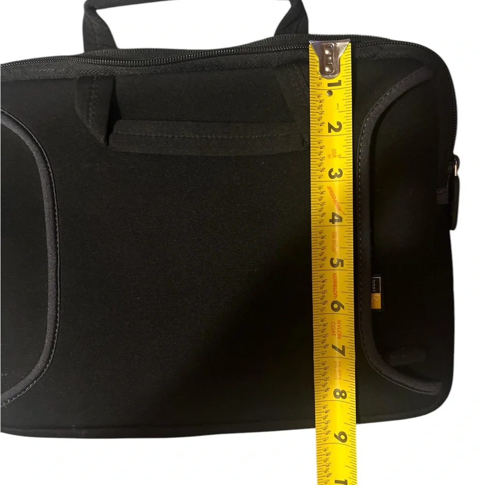 CASE LOGIC | BLACK TABLET CARRYING CASE WITH SIDE POCKET